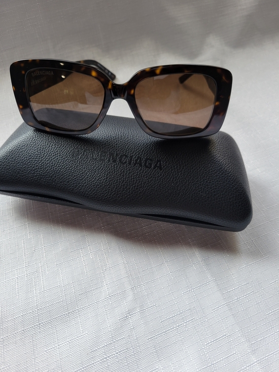 Balenciaga Women\'s Tortoise Square Sunglasses - Brown Gradient Lenses Unisex